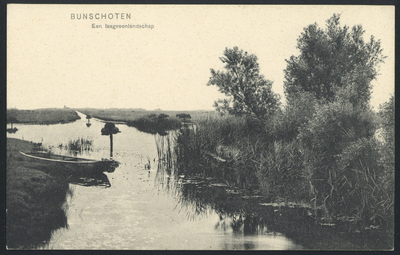 17222 Gezicht op het veenweidegebied met sloten in de omgeving van Bunschoten.